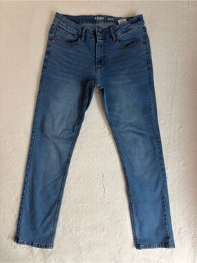 IZOD Slim Fit Comfort Stretch Jeans Men’s 32x30 Medium Wash Blue ITEM2610